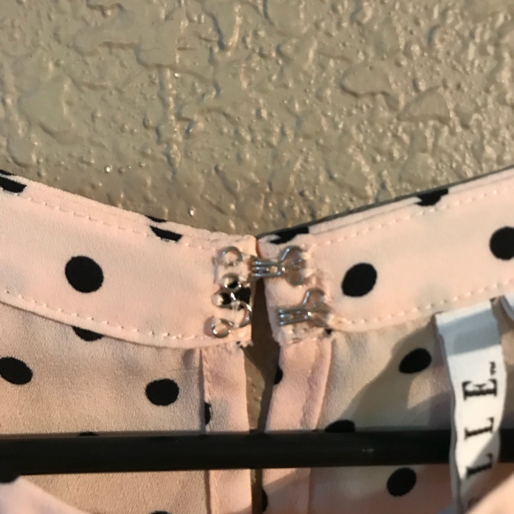 NWT Sz XS Elle Pink & Black Polka Dot Blouse Shirt - Picture 3 of 4